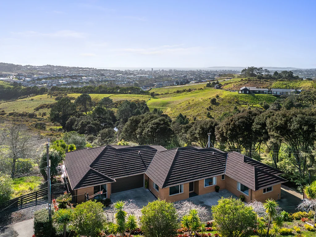 Wainui 4房 高地海景住宅！1.7092公顷地块，私人水井+储水箱，乡村生活与城市便利兼得！ Country living – town convenience