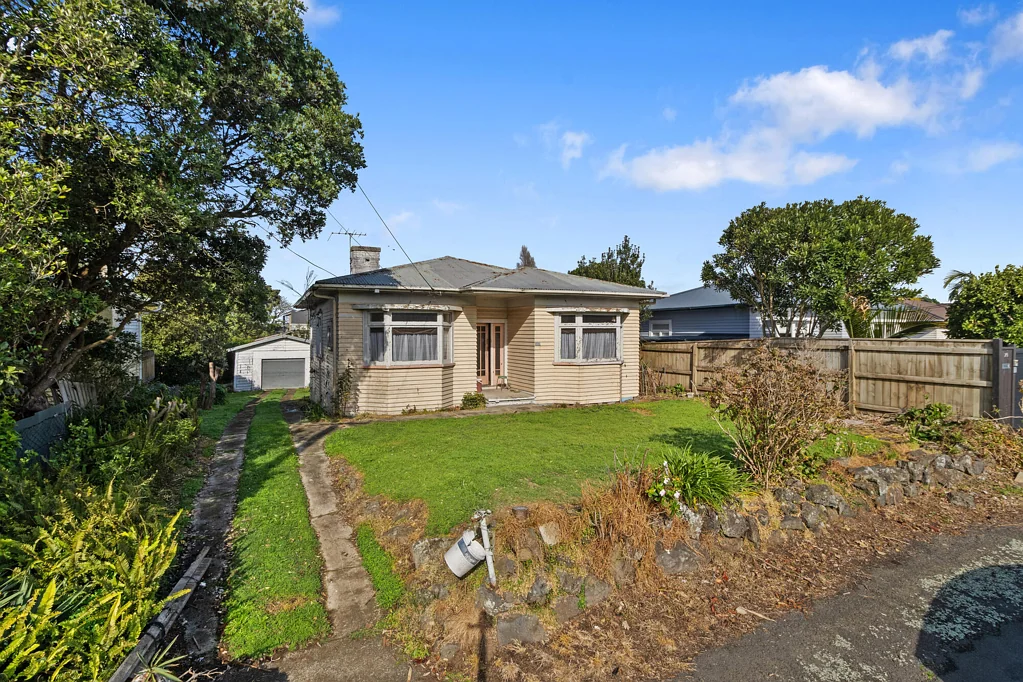 Onehunga 3房  DO UP, DEMOLISH, DEVELOP! 613SQM ZONE ONEHUNGA