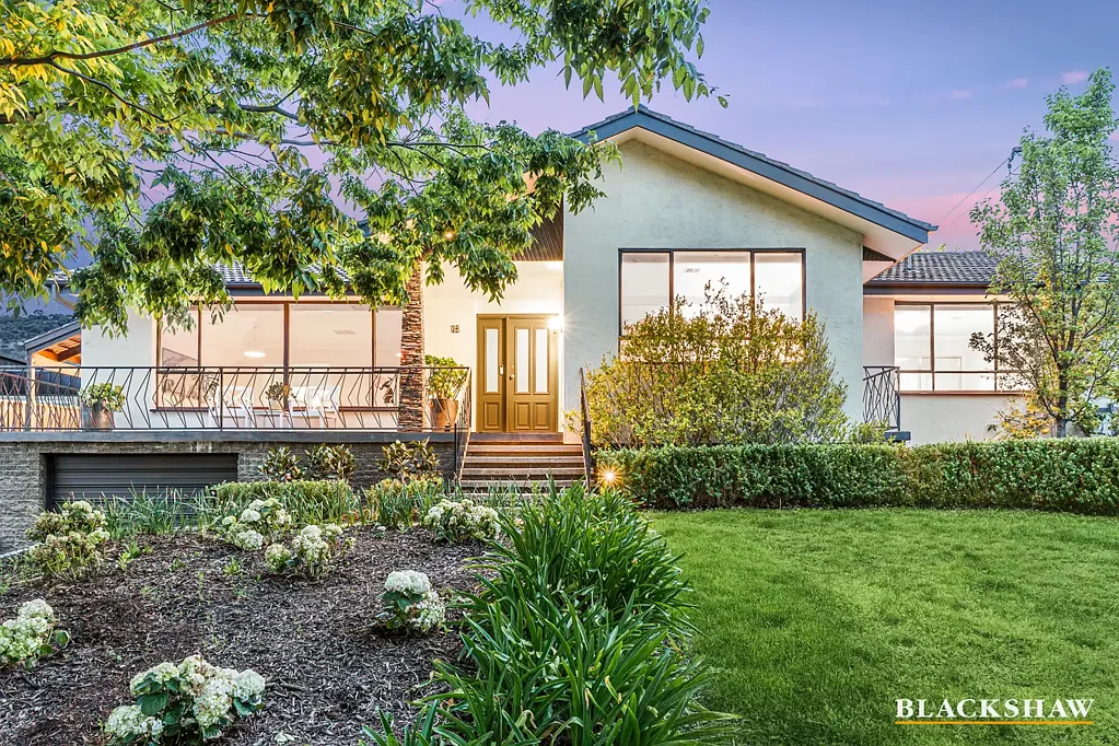 Pearce 4chambre Elevated Family Haven with Northerly Light