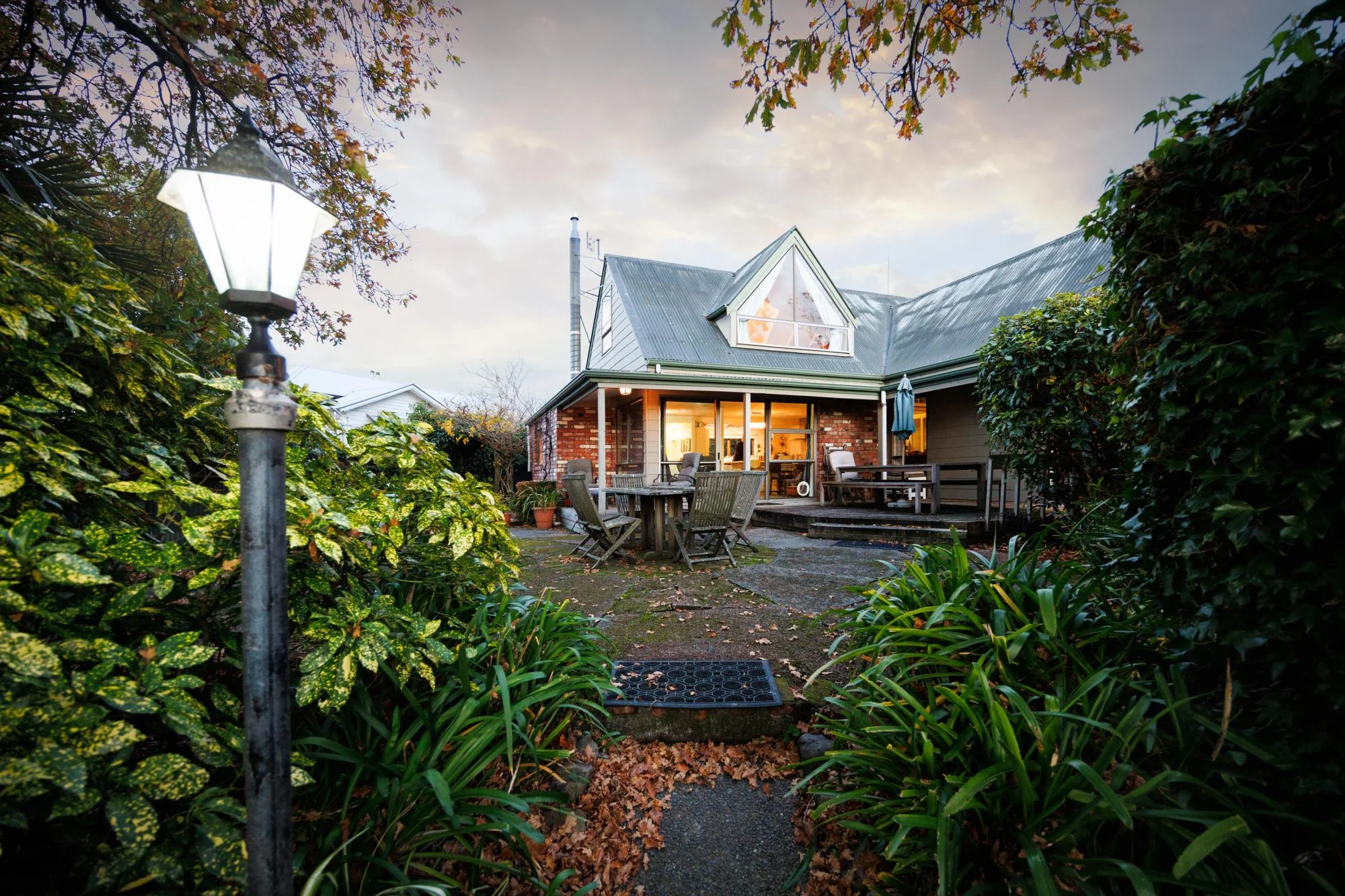 Roslyn 5 Slaapkamer Vendors say sell! $150,000 below RV!