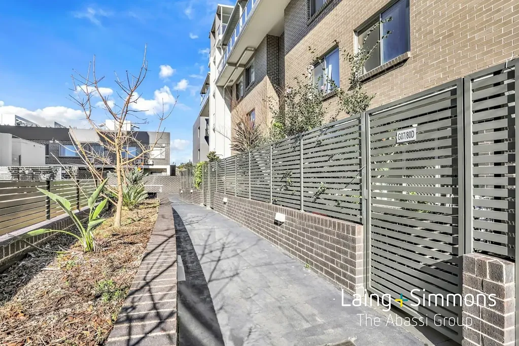 Ropes Crossing 3 Slaapkamer Dual Level Living in the Heart of Ropes Crossing