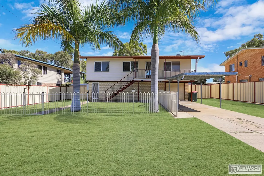 Norman Gardens 3 Slaapkamer CLASSIC HIGH SET HARDIPLANK BRICK BASE 3 BEDROOM HOME - FULLY AIR CONDITIONED - LARGE 800m2 FENCED ALLOT