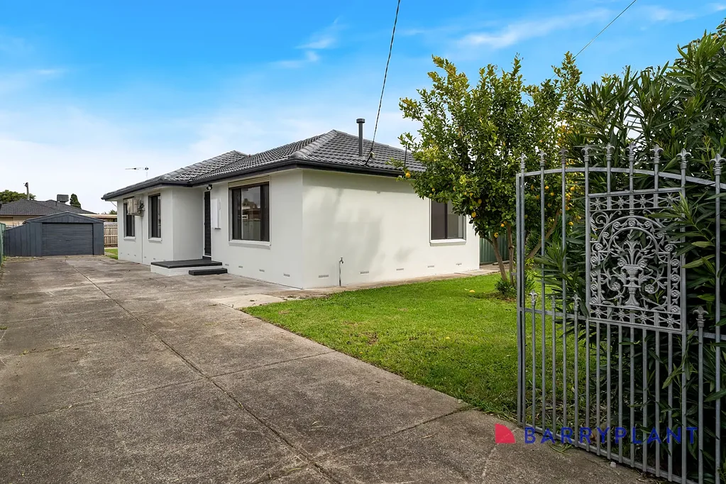 IMMACULATELY PRESENTED HOME IN GREAT LOCATION!