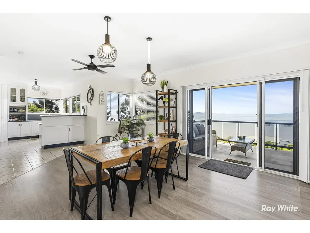 Yeppoon 3Kwarto Panoramic Ocean and Island Views from this Spectacular 3-Level home in the Heart of Yeppoon
