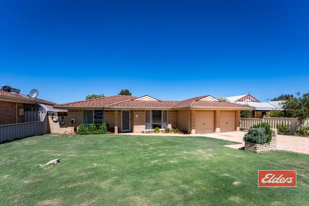 Waggrakine 4 Bedroom Bright family home with huge entertaining area!