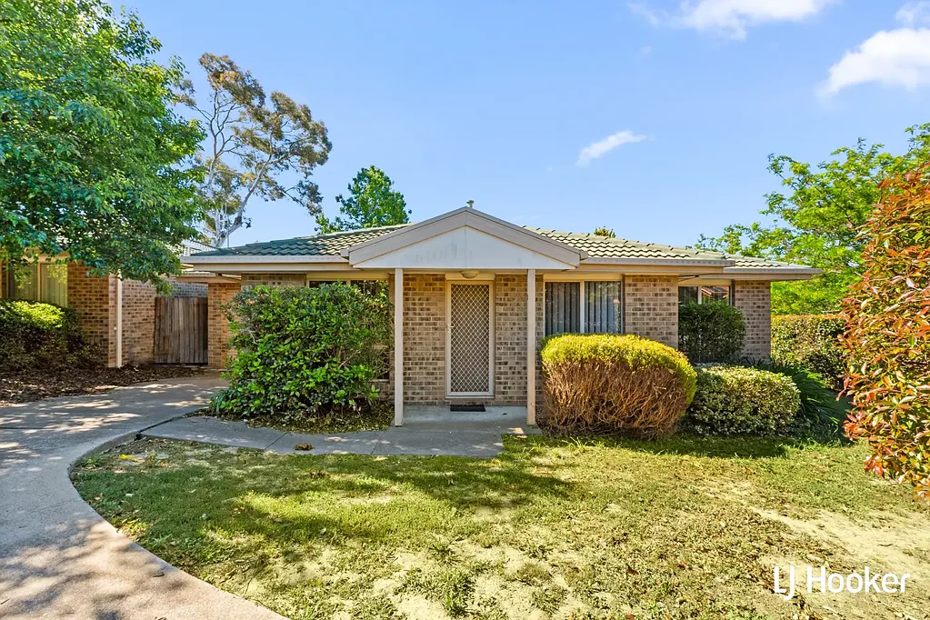 Comfortable Townhouse Living in a Quiet Complex