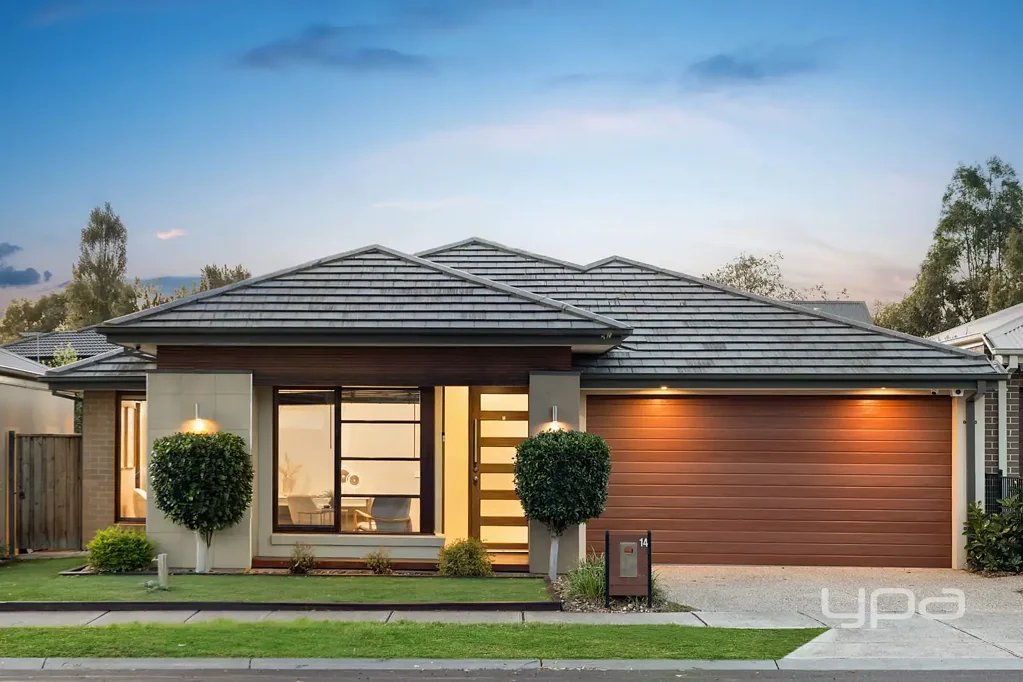 Point Cook 4chambre Hidden jewel -  Display home shines with luxury, upgrades and unbeatable lifestyle appeal !!