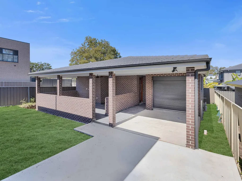 Charming Brand New 2-Bedroom Granny Flat with Garage & Huge Undercover Pergola!!
