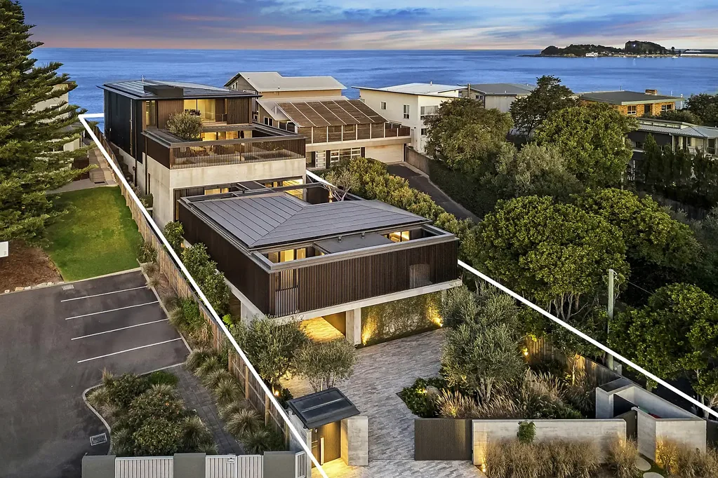 Wamberal 6ห้องนอน "Ocean House" A Beachfront Masterpiece