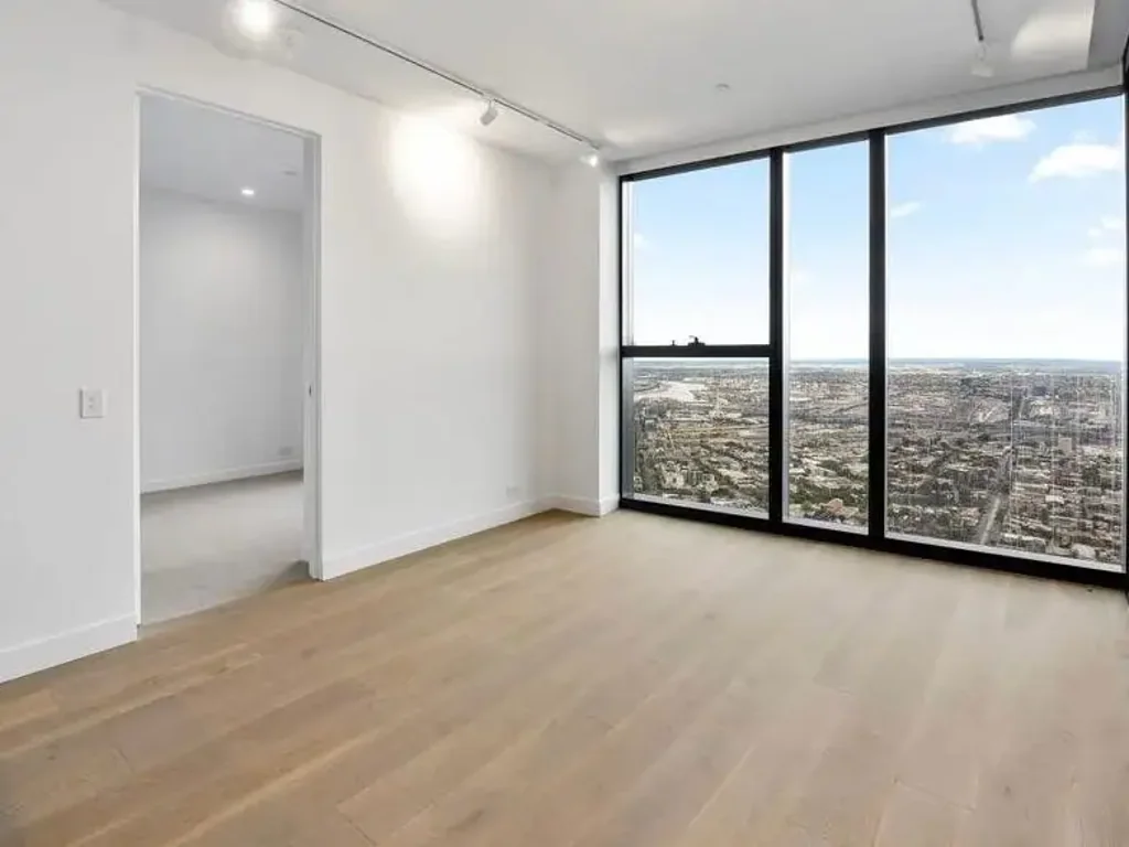 High Floor with Views! Steps from City Centre, Mel Uni & RMIT