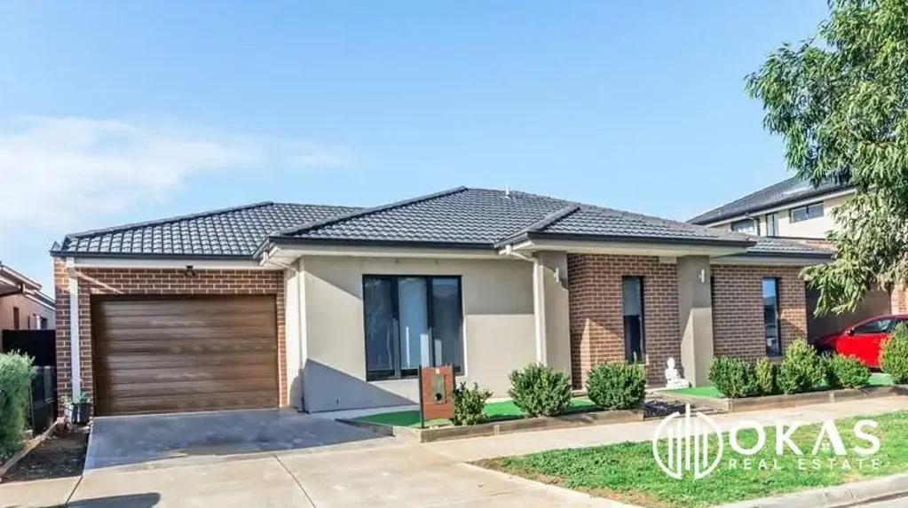 Modern Comfort in Prime Thornhill Park!!