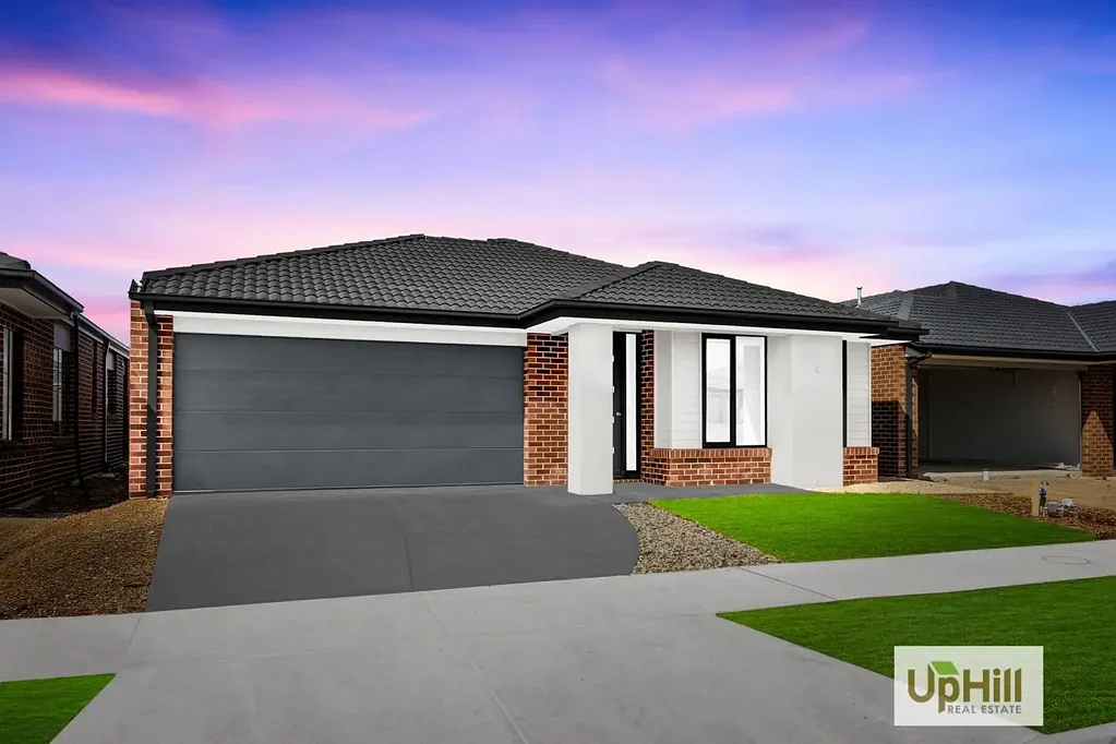 Beautiful Family Home for Lease - 18 Todra Crescent, Clyde VIC 3978Available Now - Don't Miss Out!