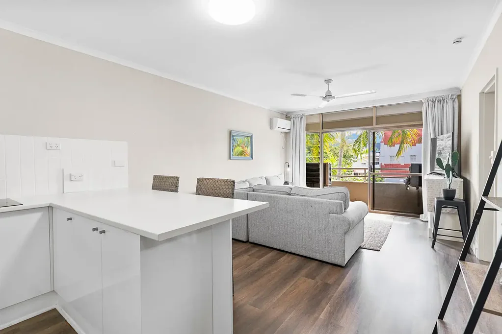 Cairns City 1房  LOCATION, LIFESTYLE, RETURNS - TOP FLOOR - CLOSE TO WATERFRONT