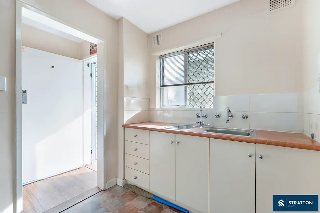 15/21 Disney Road, Parmelia, WA 6167
