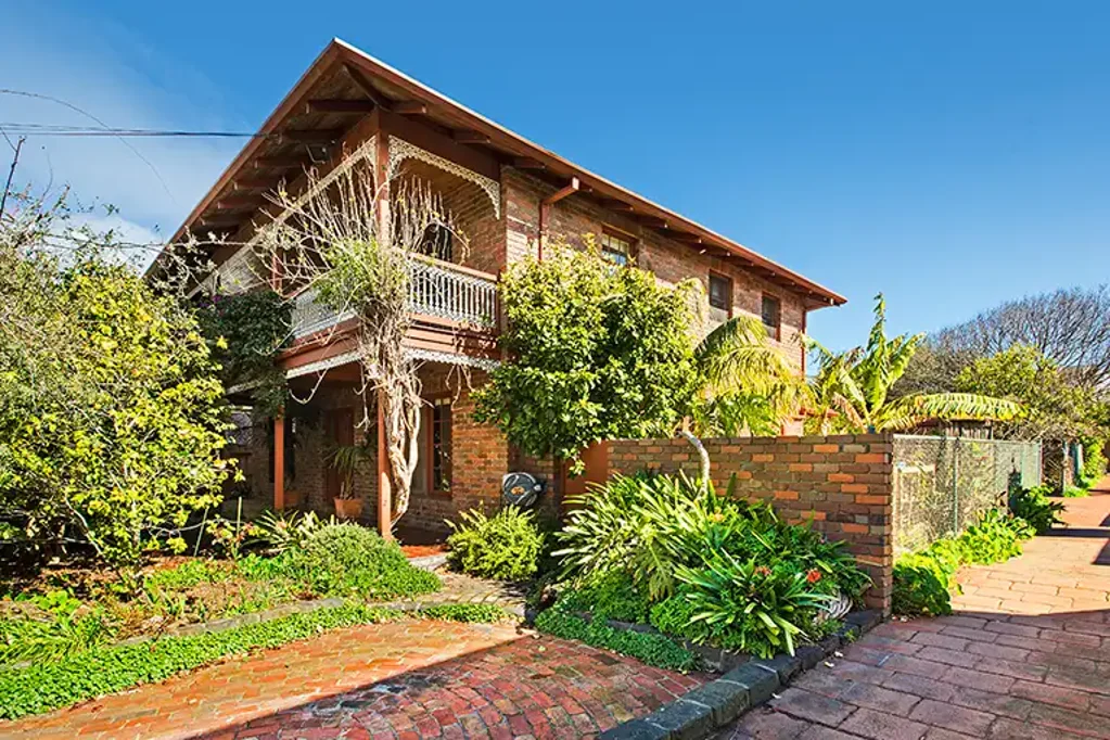 3 MONTH LEASE ONLY | STONES THROW FROM BEACH | BAY VIEWS
