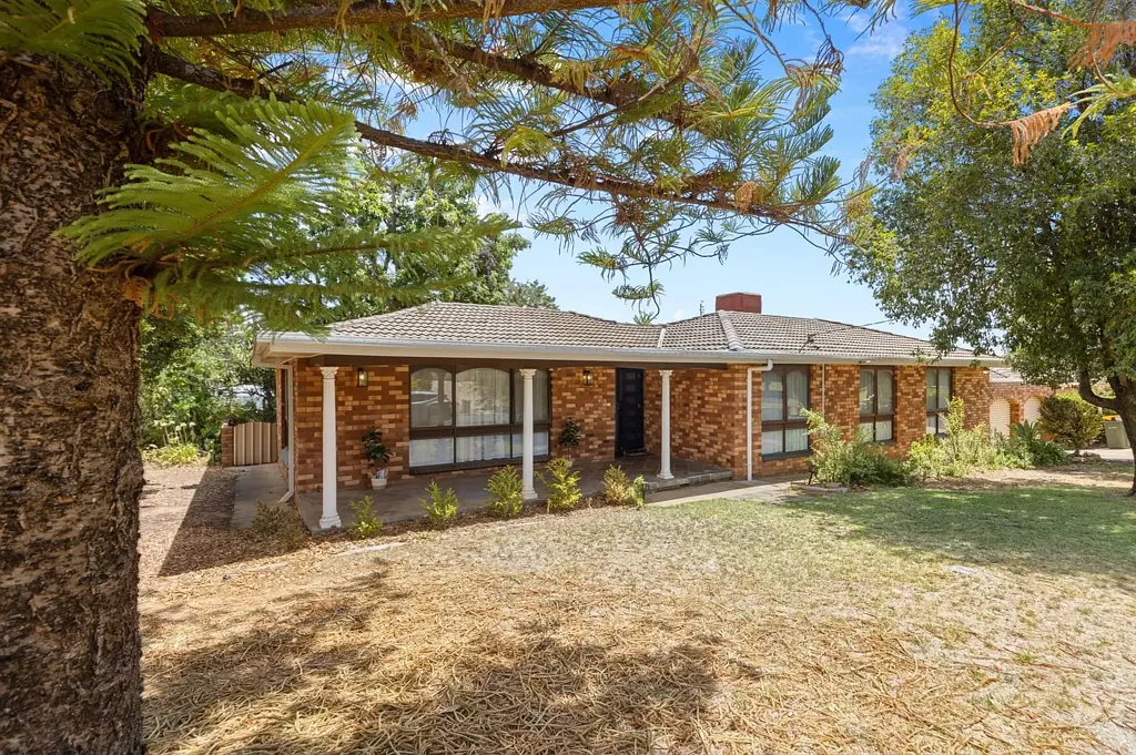 39 Waranga Avenue, Mount Austin, NSW 2650