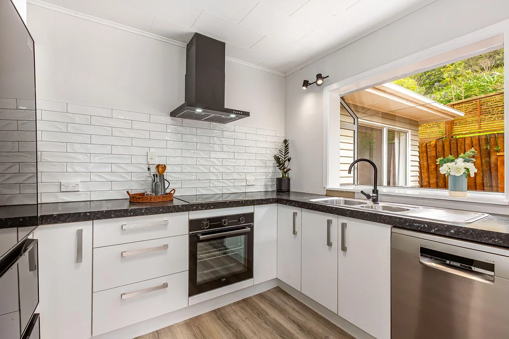 Pukerua Bay 3 Bedroom Charming Coastal Retreat