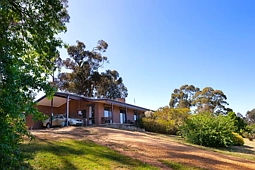4 Hillside Court, Campbells Creek