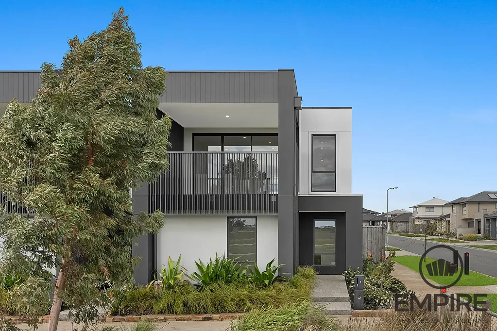 1 Gudali Walk, Clyde North, VIC 3978