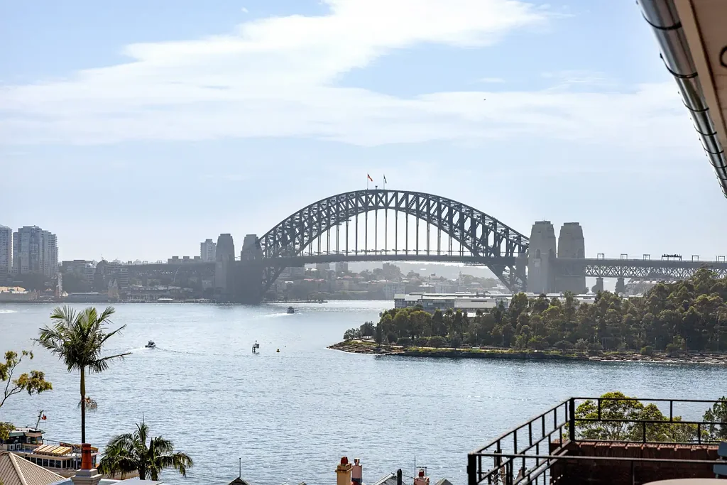 Balmain East 2房 红砖经典公寓 朝北阳台 海港大桥美景 半岛高端地段 步行商圈码头 Harbourview home in prestigious peninsula enclave