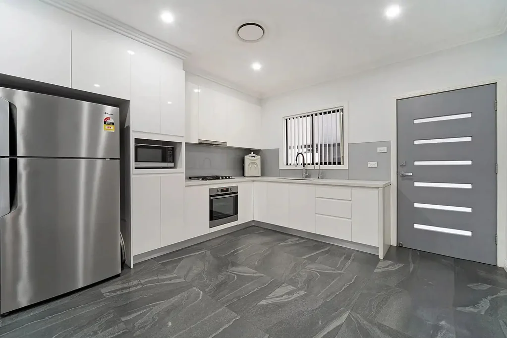 Modern Three-Bedroom Granny Flat with Courtyard
