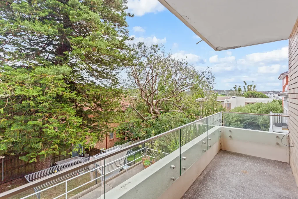 Spacious Fully Furnished 2-Bedroom Apartment with Garage – Prime Coogee Location
