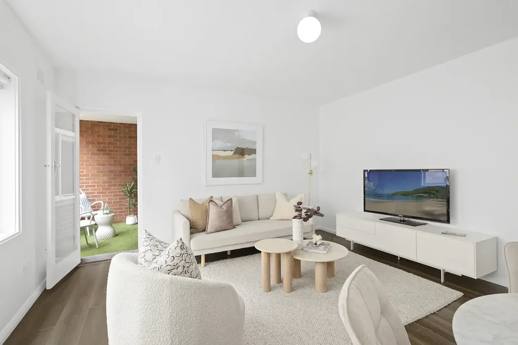 Maroubra 2房 朝北、已翻新的砖结构公寓，位于街区安静的后方 North Facing, Updated Brick Apartment Positioned at Quiet Rear of Block
