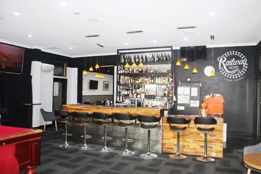 Elmore 5Zimmer HUGE OPPORTUNITY IN ELMORE - CURRENTLY A PUB WITH 5 BEDROOMS