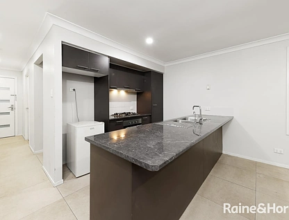 22G & 22G 1 Ben Lomond Road, Minto, Macarthur Region, 5 Kuwarto, 2 Banyo, House