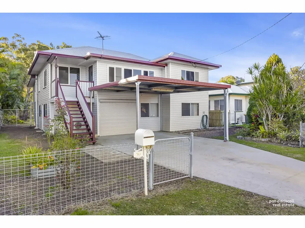 CHARMING HOME WITH NO REAR NEIGHBOURS!
