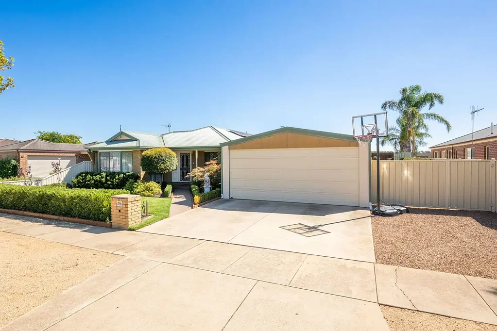 Mooroopna 3房  The Brief:
Entertainer's Dream on 814m² — The Alfresco Will Sell This Home