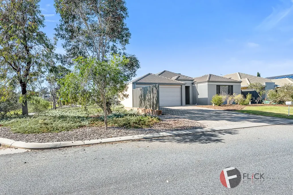 Banksia Grove 4房  Spacious Family Living in a Prime Parkside Location