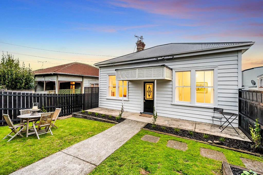 4 BEDROOMS VILLA IN ONEHUNGA