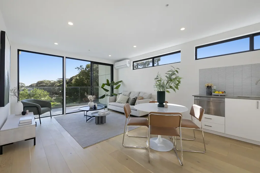 Sandringham 2房 全新海滨天堂 — 优雅两卧室海湾公寓带私人庭院 Brand-New Coastal Haven — Elegant 2-Bedroom Bayside Apartment with Private Balcony