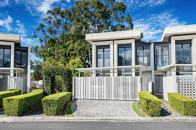 Robina 3房  Resort style 3-bedroom townhouse that offers you the Gold Coast Living, bordering the Glades Golf Course