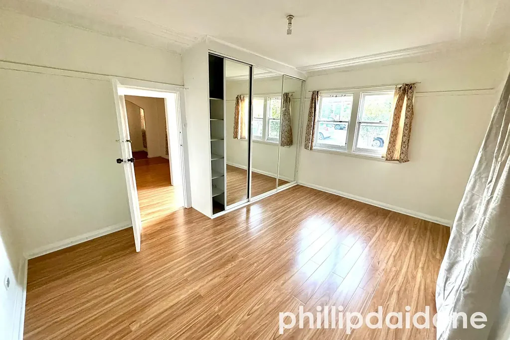 NEAT 3 BEDROOM HOUSE   *1 WEEK FREE RENT *