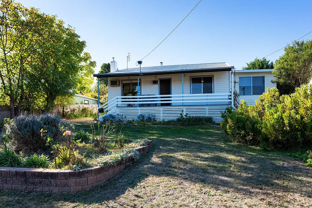Castlemaine 3 Bedroom Elevated Living with Potential