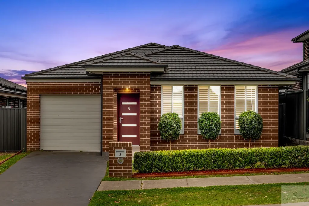 8 Narrabeen Street, Gregory Hills, NSW 2557