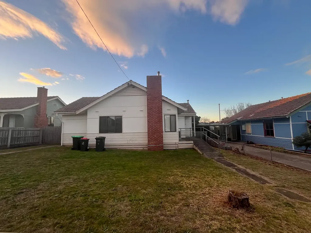 Neat 3-Bedroom Home With Shed