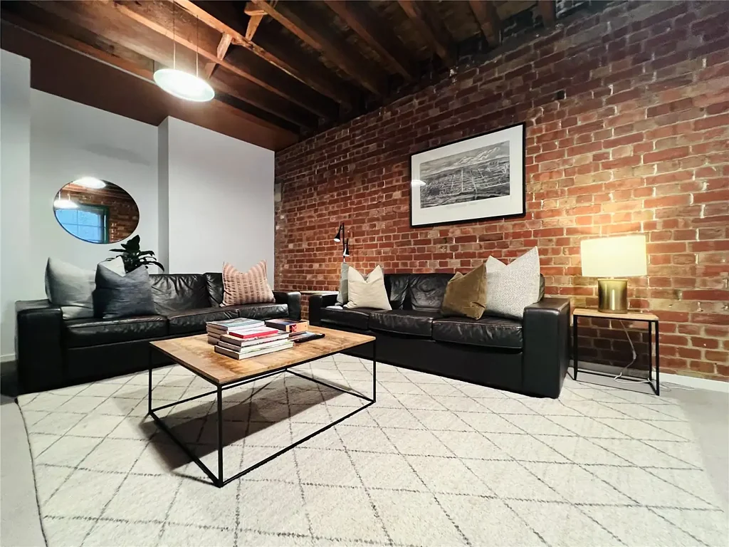 Spacious Furnished Apartment in the Heart of Southbank!!!!