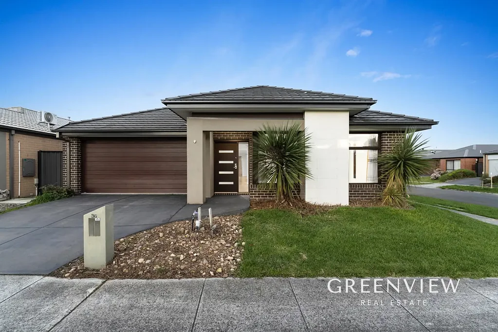 Clyde North 4 Slaapkamer Spacious Family Living on 415sqm in the Heart of Clyde North