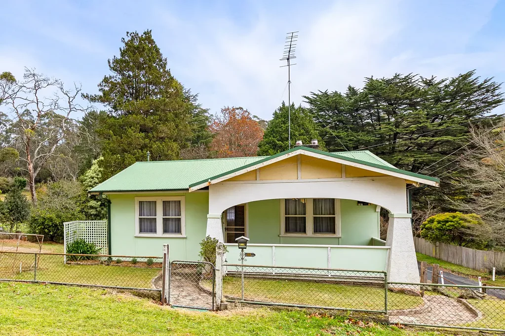 Katoomba 2房  CHARACTER COTTAGE ON TWO SEPARATE TITLES