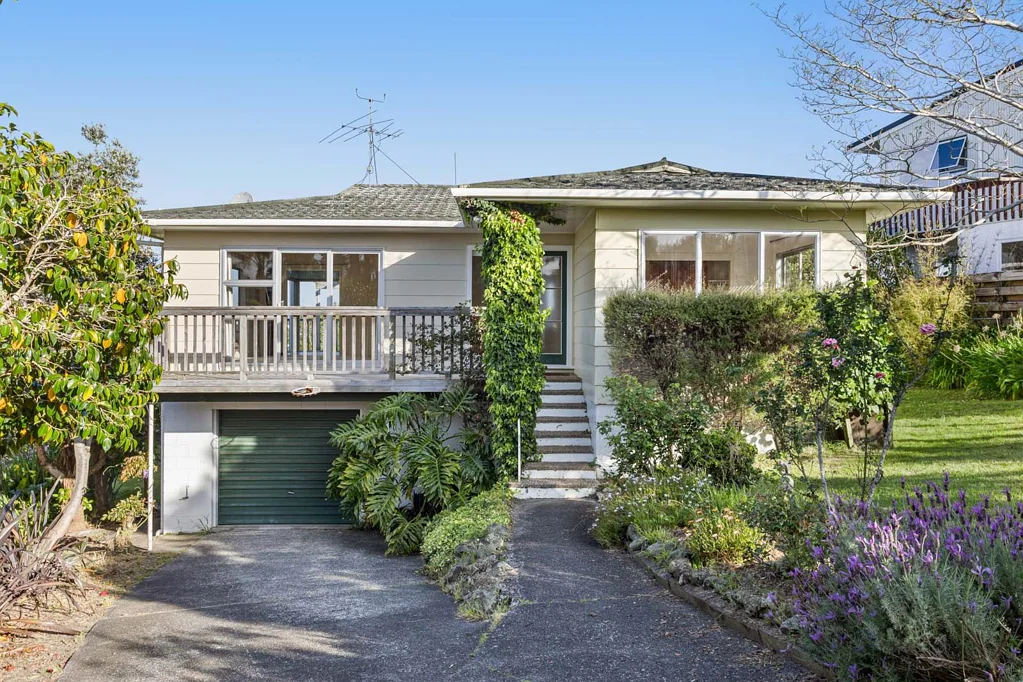 8 Fairway Avenue, Red Beach, Rodney, Auckland