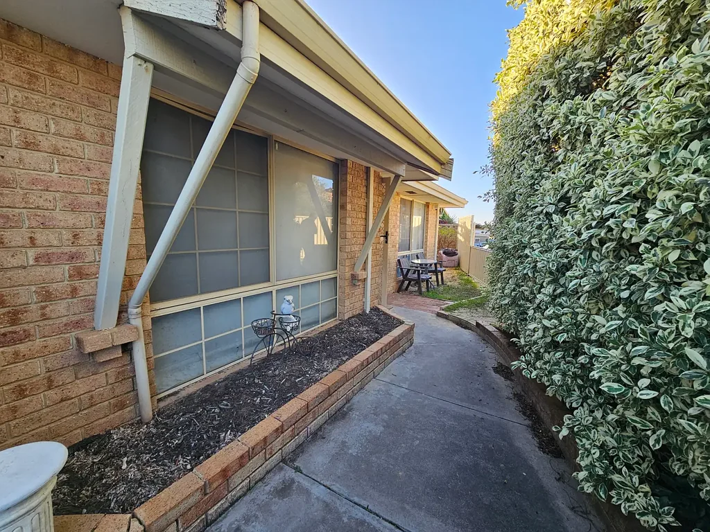 Clarkson 6Kwarto Dual-Income Opportunity - House with Granny Flat on 847sqm Block