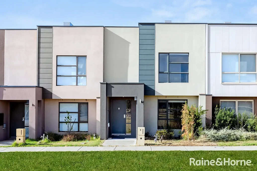 Splendid 3Br Townhouse in Riversdale Estate, Tarneit!