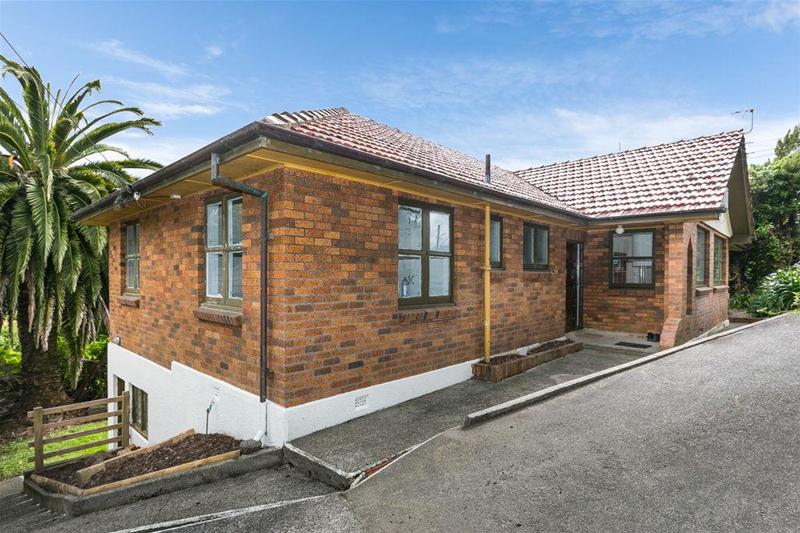 4 Woodstock Terrace, Tawa