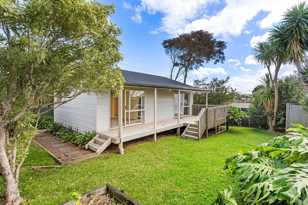 Peaceful Garden Retreat in a Prime Hillcrest Location