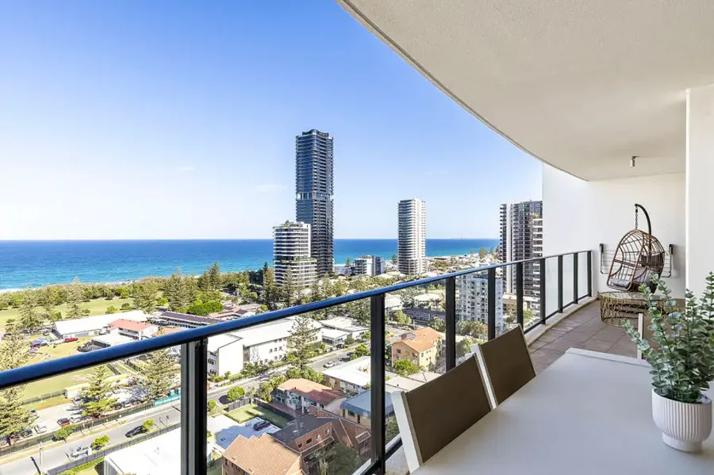 Broadbeach 3ห้องนอน High level 3 bed with breathtaking Coastline to Hinterland views