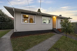 94 Tirimoana Road, Te Atatu South