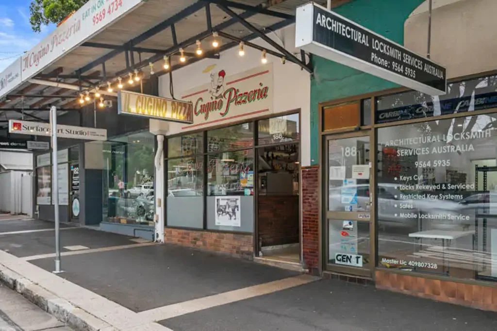 Leichhardt 1房 38年家族经营 220平米临街旺铺 后巷通道 灵活用途 投资回报高 Versatile Shop with Resi Potential + Stellar Street Frontage + RLA - Commercial Upside
